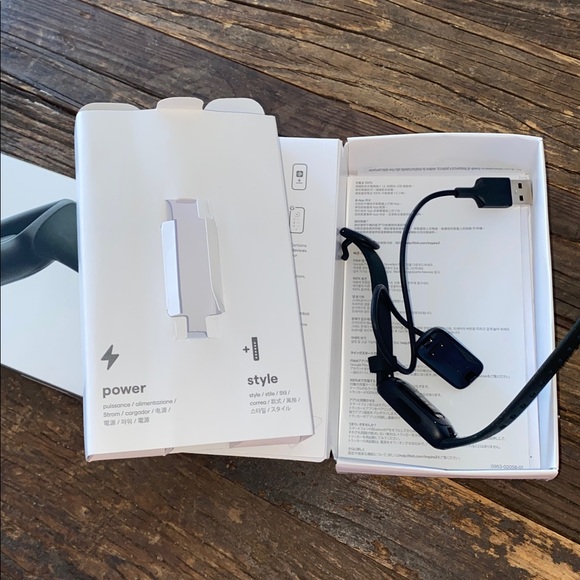 FitBit by Google black - Picture 2 of 2